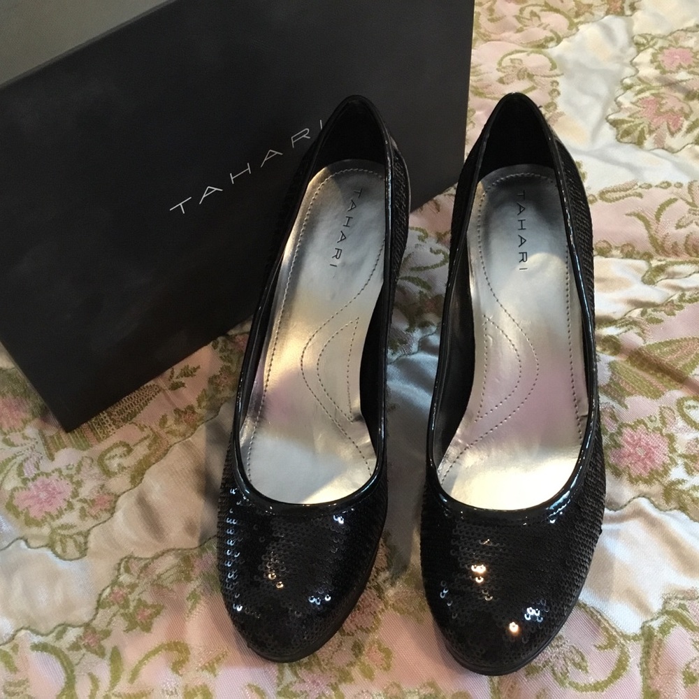 tahari pumps
